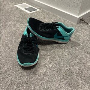 Nike Flex 2016 RN Womens Sz 8 Black Green Gray Running Training Athletic Shoes